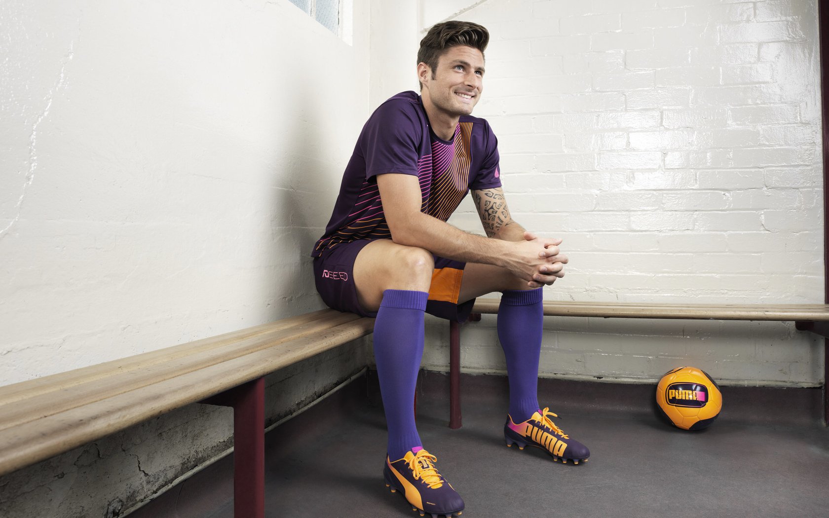 浓眉稳定输出不掉线，猛龙强压篮网—双线战场上的攻防博弈