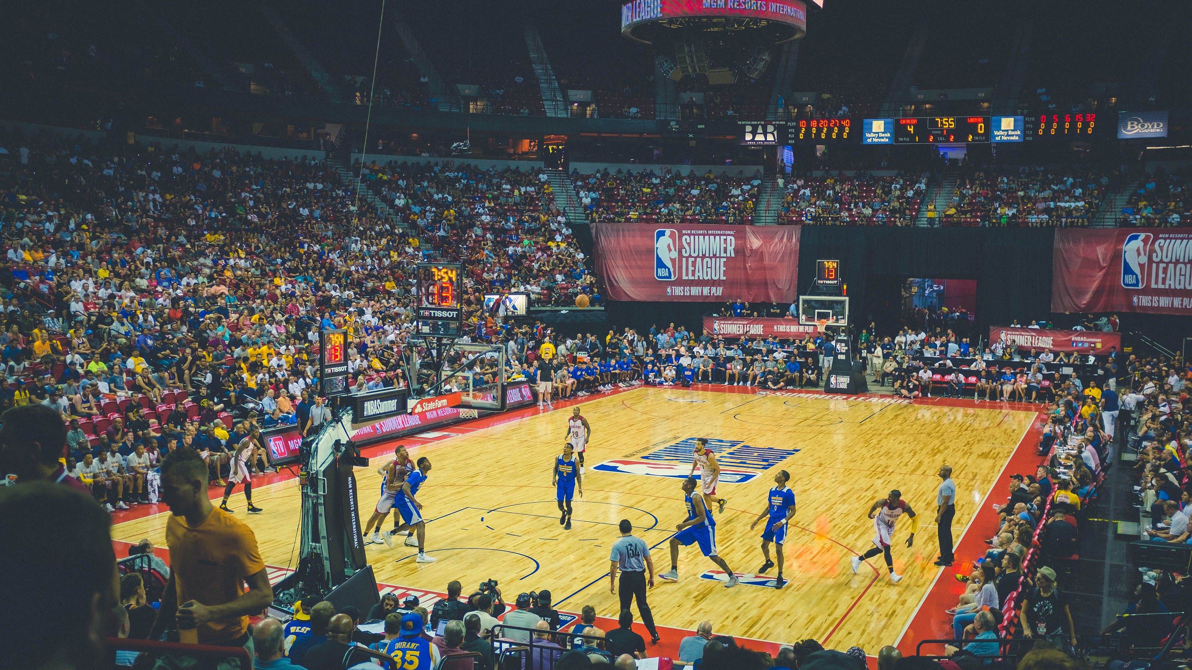 鏖战曼谷,黄鸭组合点燃赛场,泰国队险胜印尼队